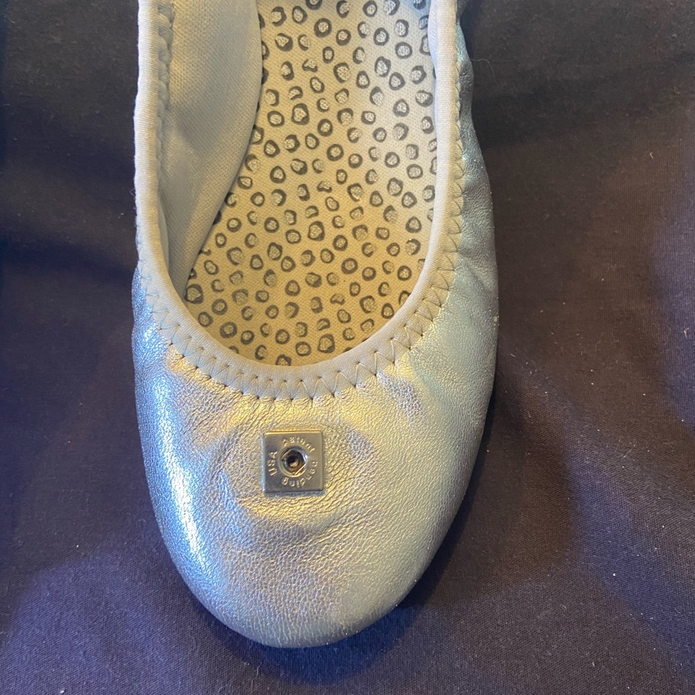 Lindsay Phillips Metallic Silver Flats with Floral Accent - Picture 4 of 7